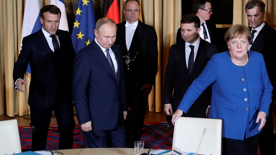 Президент Франции Эммануэль Макрон, президент России Владимир Путин, президент Украины Владимир Зеленский и канцлер Германии Ангела Меркель во время встречи в&nbsp;рамках саммита &laquo;нормандского формата&raquo; в&nbsp;Елисейском дворце, 9 декабря 2019 года