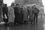 Музыканты Энни Леннокс, Питер Гэбриэл, Дэвид Берн и другие звезды мировой эcтрады во время прогулки по Красной площади, 1989 год