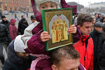 Санкт-Петербург. 19 февраля 2017. Участники крестного хода в поддержку передачи Исаакиевского собора Русской православной церкви