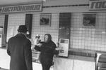 Пустые прилавки магазина в Москве, 2 апреля 1991 года
