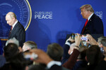 Президент РФ Владимир Путин и президент США Дональд Трамп во время пресс-конференции на военной базе Эльмендорф - Ричардсон на Аляске, 16 августа 2025 года