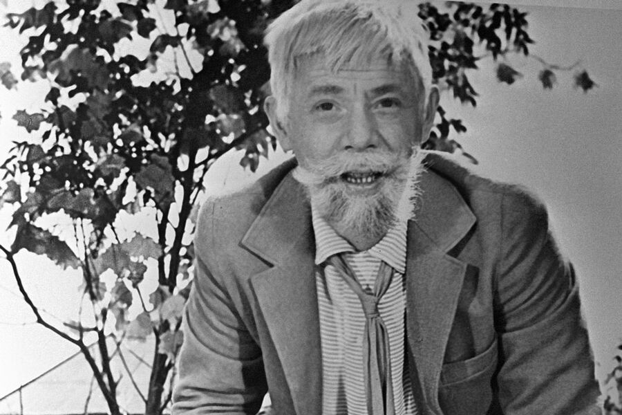 <b>&laquo;Сказка о&nbsp;потерянном времени&raquo; (1964)</b>
<br><br>
Экранизация одноименной сказки Евгения Шварца рассказывает о&nbsp;четырех школьниках, которые тратили время впустую, за&nbsp;что были жестоко наказаны &mdash; злые волшебники превратили их в&nbsp;дряхлых стариков. Чтобы вернуть себе молодость, героям предстоит найти избушку колдунов и перевести стрелки волшебных часов назад. Олег Анофриев сыграл в&nbsp;фильме &laquo;постаревшего&raquo; главного героя &mdash; третьеклассника Петю Зубова.