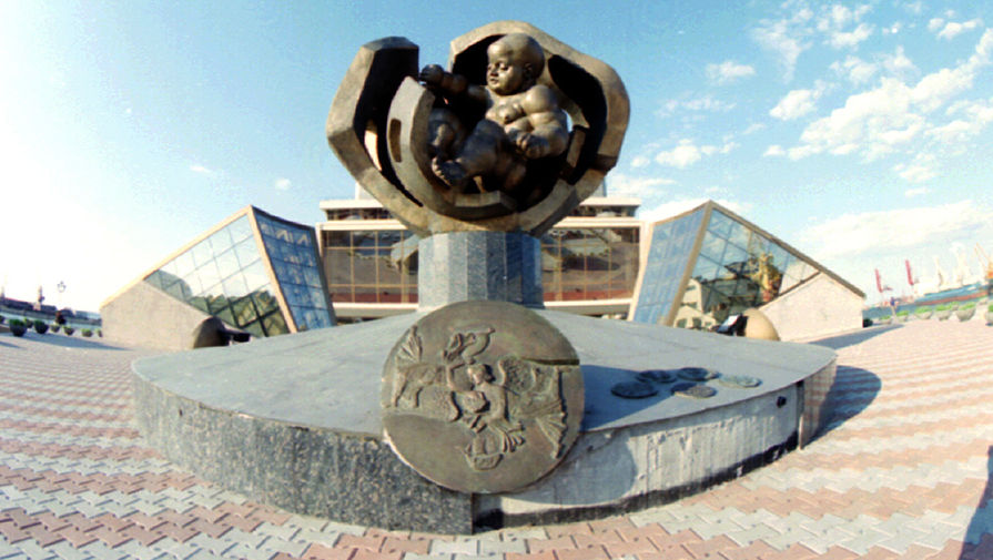 Памятник Неродившемуся гению в Одессе, 1996 год