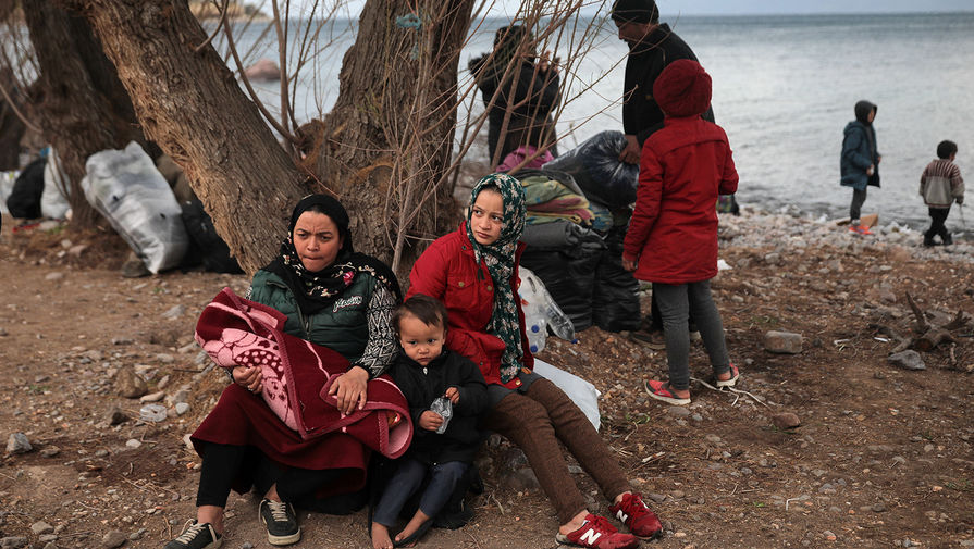 Мигранты у&nbsp;порта Митилини в&nbsp;Греции, март 2020 года