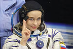 Актриса Юлия Пересильд перед запуском ракеты-носителя «Союз-2.1а» с пилотируемым космическим кораблем «Союз МС-19», 5 октября 2021 года