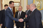 Президент Сирии Башар Асад (второй слева), президент России Владимир Путин (третий справа) и директор внешней разведки РФ Михаил Фрадков, секретарь Совета безопасности РФ Николай Патрушев (справа налево) во время встречи в Кремле