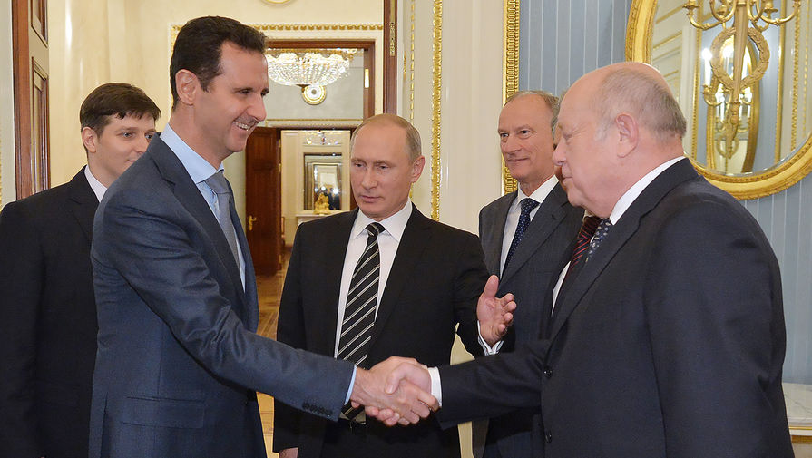 Президент Сирии Башар Асад (второй слева), президент России Владимир Путин (третий справа) и директор внешней разведки РФ Михаил Фрадков, секретарь Совета безопасности РФ Николай Патрушев (справа налево) во время встречи в Кремле