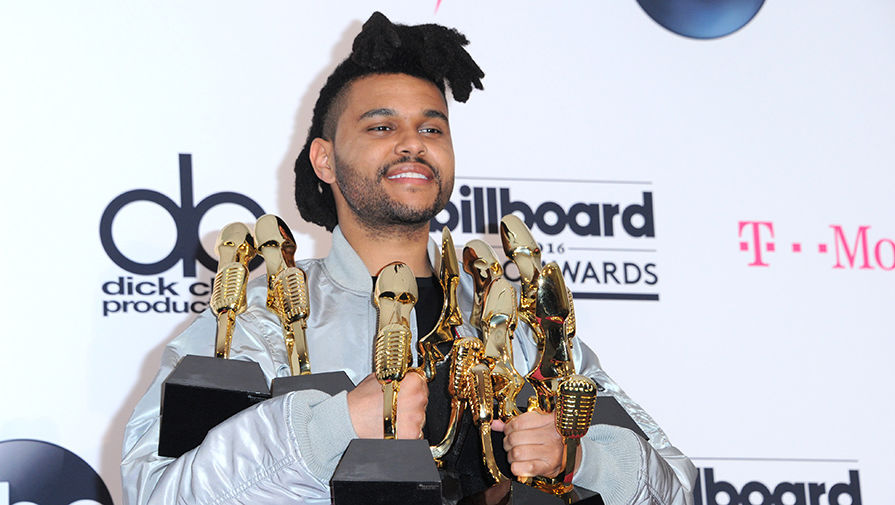 Канадский певец и продюсер эфиопского происхождения The Weeknd, победил в нескольких номинациях: «Лучший артист чарта Hot 100», «Самый продаваемый артист года», «Лучшая ротация на радио», «Лучший автор песен», «Лучший R&B-исполнитель» и «Лучший R&B-альбом»