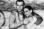 Актеры Клодин Оже и Шон Коннери в фильме «Шаровая молния» (1965)