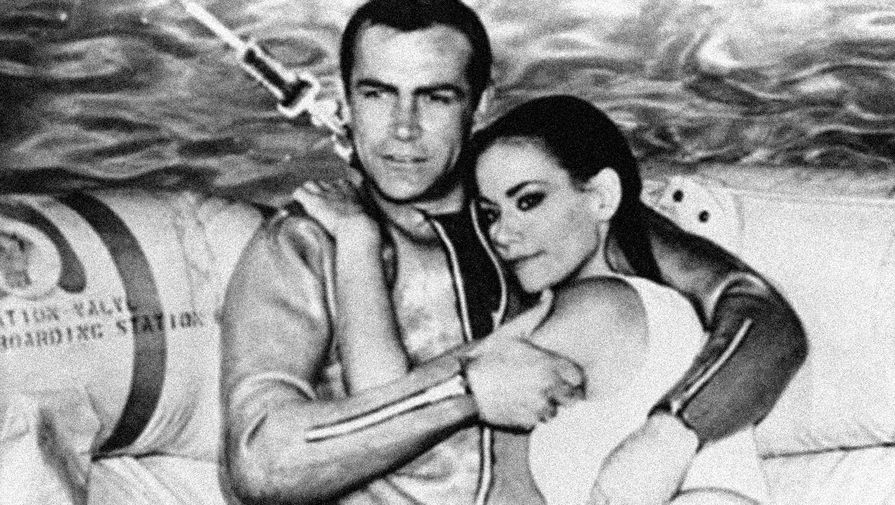 Актеры Клодин Оже и Шон Коннери в&nbsp;фильме &laquo;Шаровая молния&raquo; (1965)
