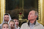 Президент России Владимир Путин во время праздничного богослужения по случаю Рождества Христова в Спасо-Преображенском соборе в Санкт-Петербурге, 7 января 2020 года