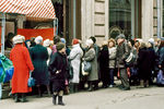 Очередь у магазина в Москве, 2 апреля 1991 года