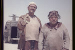 <b>«Кин-дза-дза» (1986, реж. Г. Данелия)</b>
<br><br>
Евгений Леонов всегда очень много работал. По словам журналиста Нинель Исмаиловой, он был в настроении, когда падал с ног от усталости. В театре, как правило, у него не было дублеров, поэтому месяцами приходилось практически жить в поезде, чтобы успевать сниматься в кино. В кино тоже не жалел себя ради роли. В фильме «Кин-дза-дза», например, он был вынужден сниматься в тяжелых условиях каракумской пустыни, когда работать приходилось либо рано утром, либо поздно вечером из-за невыносимой жары.
<br><br>
«Я замечал: температура, еле ноги волочишь (а мне пять раз в своей жизни пришлось играть с воспалением легких, на «Турбиных» однажды даже камфору вводили, чтоб не упал) – и вдруг чувствуешь, что ты хоть и больной, а что-то новое, неожиданное – тебя пошатнуло на сцене, выбивает из привычной колеи, осмысленной в голове, как проторенная дорога, и когда неожиданно что-то скажешь в такой органике, даже забываешь, что дальше говорить». (Евгений Леонов, «Письма сыну»)

