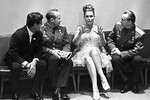 Летчик Жан-Клод Бруйе, супруг Марины Влади, летчик-космонавт СССР Алексей Леонов, французская актриса Марина Влади и летчик-космонавт СССР Павел Беляев на IV Московском международном кинофестивале (слева направо), 1965 год
