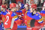 Игроки сборной России Артемий Панарин (слева) и Евгений Кузнецов в матче за третье место чемпионата мира по хоккею – 2017 между сборными командами России и Финляндии