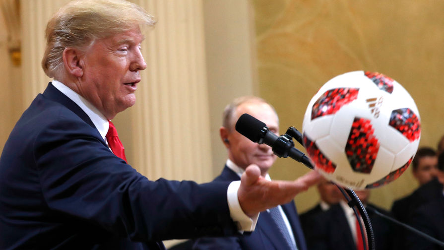 Президент США Дональд Трамп и президент России Владимир Путин во время пресс-конференции по итогам встречи в Хельсинки, 16 июля 2018 года