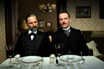 <b>«Опасный метод», 2011</b>
<br><br>
Третья коллаборация Мортенсена и Кроненберга оказалась исторической драмой о бурных отношениях между основателем аналитической психологии Карлом Юнгом (его изобразил Майкл Фассбендер), отцом психоанализа Зигмундом Фрейдом (Мортенсен, сменивший Кристофа Вальца) и Сабиной Николаевной Шпильрейн, которая изначально была пациенткой и анализанткой Юнга, а впоследствии стала одной из первых женщин-психоаналитиков (эта роль досталась Кире Найтли). За воплощение образа Фрейда Мортенсен удостоился номинации на «Золотой глобус».
