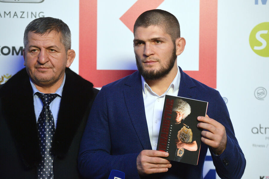 Хабиб Нурмагомедов на&nbsp;презентации своей автобиографической книги &laquo;Khabib Time&raquo;, 2018&nbsp;год 