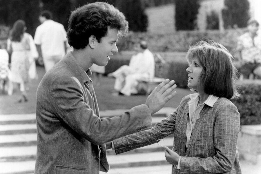 <b>Человек в&nbsp;красном ботинке (1985)</b>
<br><br>
Фильм Стэна Дрэготи является ремейком французской комедии «Высокий блондин в&nbsp;черном ботинке», где в&nbsp;роли главного героя вместо Пьера Ришара на&nbsp;этот раз предстал Том Хэнкс. По&nbsp;сюжету незадачливый скрипач в&nbsp;результате дружеского розыгрыша остается в&nbsp;двух разных ботинках, из-за чего случайным образом оказывается вовлечен в&nbsp;шпионские игры. Герою удается не только спастись от погони наемников, но и встретить свою возлюбленную в&nbsp;исполнении Кэрри Фишер