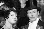 Народные артисты РСФСР Людмила Максакова и Юрий Соломин в фильме «Летучая мышь», 1978 год