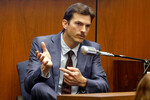 Эштон Катчер дает показания в суде по делу о «голливудском потрошителе» Майкле Гарджуло в Верховном суде, который в 2001 году убил подругу актера Эшли Эллерин, 2019 год