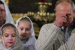 Президент России Владимир Путин во время праздничного богослужения по случаю Рождества Христова в Спасо-Преображенском соборе в Санкт-Петербурге, 7 января 2020 года
