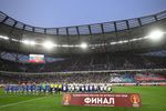 Игроки «Авангарда» и «Тосно» перед началом матча