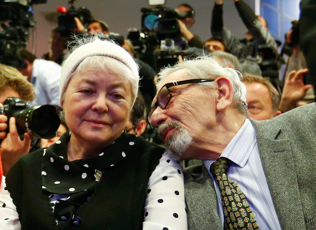 Родители Михаила Ходорковского (признан в РФ иностранным агентом) в зале во время пресс-конференции