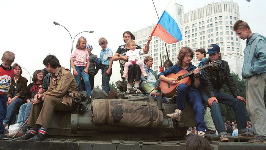 У&nbsp;здания Верховного Совета РСФСР 20&nbsp;августа 1991&nbsp;года
