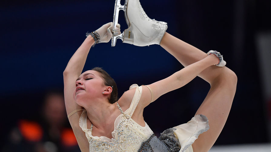 Алина Загитова во время выступления в&nbsp;короткой программе женского одиночного катания пятого этапа Гран-при в&nbsp;Москве, 16 ноября 2018 года