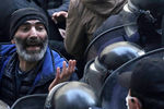 Во время протестов в Тбилиси, 18 ноября 2019 года