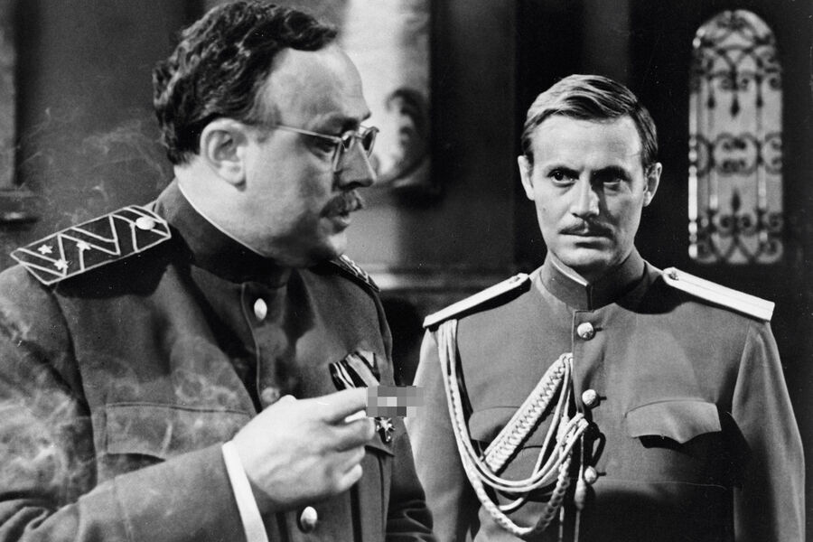 Актеры Владислав Стржельчик в&nbsp;роли генерал-лейтенанта Ковалевского и Юрий Соломин в&nbsp;роли Кольцова в&nbsp;кадре из&nbsp;фильма Евгения Ташкова &laquo;Адъютант его превосходительства&raquo;, 1969&nbsp;год