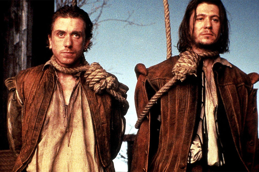 <b>«Розенкранц и Гильденстерн мертвы» (1990)</b>
Экранизация пьесы Тома Стоппарда «Розенкранц и Гильденстерн мертвы» с&nbsp;участием Тима Рота и Гари Олдмана. Картина завоевала главный приз Венецианского кинофестиваля в&nbsp;1990-м году.

