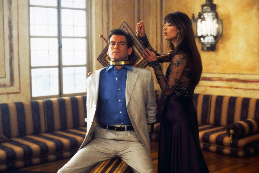 Кадр из&nbsp;фильма «И целого мира мало» (1999)