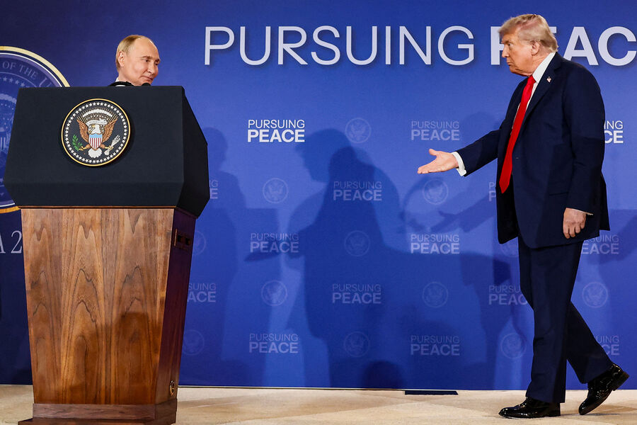 Президент РФ Владимир Путин и президент США Дональд Трамп во время пресс-конференции на&nbsp;военной базе Эльмендорф&nbsp;- Ричардсон на&nbsp;Аляске, 16&nbsp;августа 2025&nbsp;года