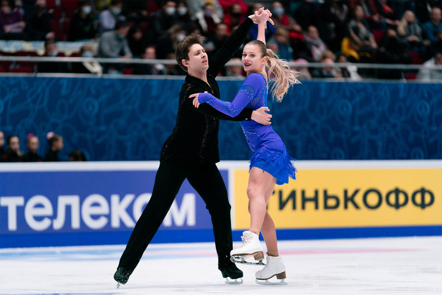 Ангелина Лазарева и Максим Прокофьев выступают с&nbsp;ритм-танцем на&nbsp;чемпионате России &mdash; 2022
