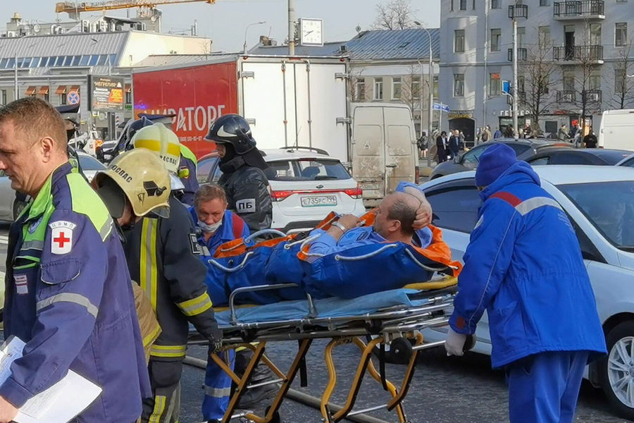 Последствия столкновения пассажирского автобуса с&nbsp;мачтой освещения на&nbsp;ул. Марксистская, 14&nbsp;апреля 2021&nbsp;года 