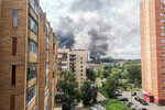 Дым от взрыва на территории Загорского оптико-механического завода в Сергиевом Посаде, 9 августа 2023 года