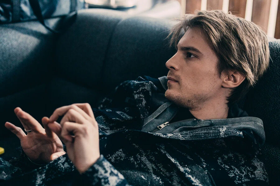 <b>«Домашнее поле» (2022)</b>
<br><br>
Для этой роли Янковский вдохновлялся Зинедином Зиданом — причем именно как тренером, а не игроком. «Я надеялся, что буду играть тренера, поэтому выбирал для себя релевантную модель. Мне нравятся его лидерские качества и желание отличаться от других, ведь он действительно тот тренер, который стоит особняком», — <a href="https://daily.afisha.ru/sport/23504-akterskaya-professiya-granichit-so-sportom-intervyu-s-ivanom-yankovskim/" target="_blank"><b>рассказывал</b></a> в одном из интервью артист.