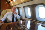 Владимир Путин во время перелета на российскую авиабазу «Хмеймим» в Сирии, 11 декабря 2017 года