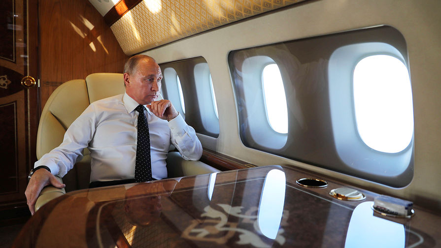 Владимир Путин во время перелета на российскую авиабазу «Хмеймим» в Сирии, 11 декабря 2017 года
