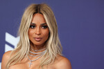 Американская певица Сиара перед началом церемонии вручения премии American Music Awards 2025 в Лас-Вегасе, США, 26 мая 2025 года