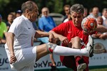 Сергей Лавров и президент медиахолдинга «Красная звезда» Алексей Пиманов (слева направо) на гала-матче Народной футбольной лиги (НФЛ) на стадионе «Лужники», 2016 год