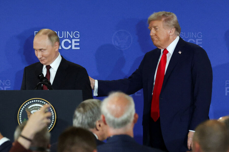Президент РФ Владимир Путин и президент США Дональд Трамп во время пресс-конференции на&nbsp;военной базе Эльмендорф&nbsp;- Ричардсон на&nbsp;Аляске, 16&nbsp;августа 2025&nbsp;года