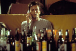 Актер Чарли Шин в фильме <b>«Спросите Синди» (2001)</b><br>
С Дениз Ричардс Чарли Шин познакомился на съемках фильма «Спросите Синди». В проекте он сыграл разорившегося биржевого маклера Райана Тернера, которого, ко всему прочему, бросает девушка Синди, автор колонок женских советов в местной газете. В отсутствие Синди Райан начинает писать колонки вместо нее, чтобы как-то свести концы с концами, и становится безумно популярным. Точнее, популярна оказывается Синди — ведь советы выходят по ее именем.
