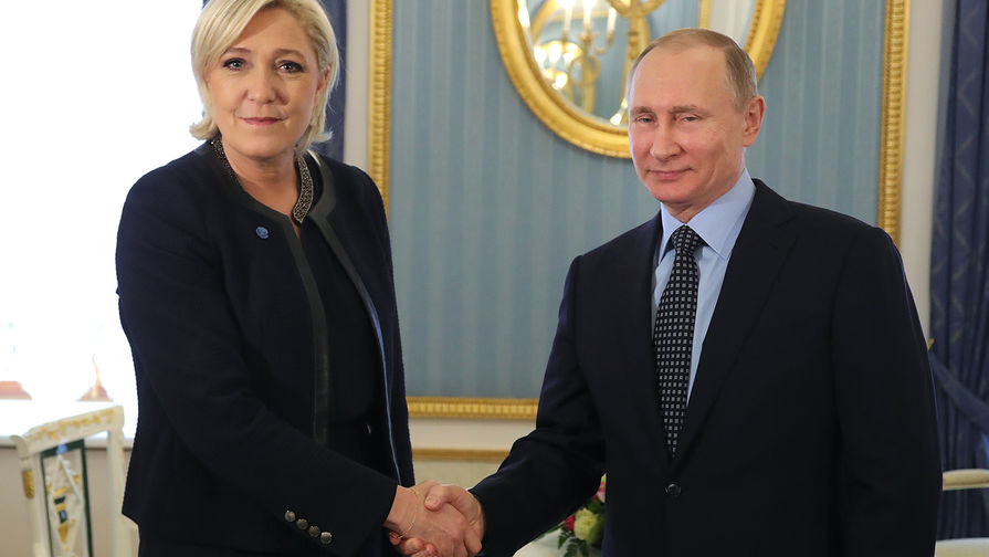 Владимир Путин и кандидат в&nbsp;президенты Франции Марин Ле Пенво время встречи