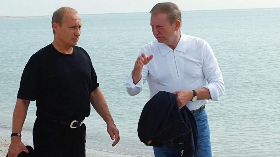 Президент России Владимир Путин и президент Украины Леонид Кучма во время встречи на острове Бирючий в Азовском море, 2003 год