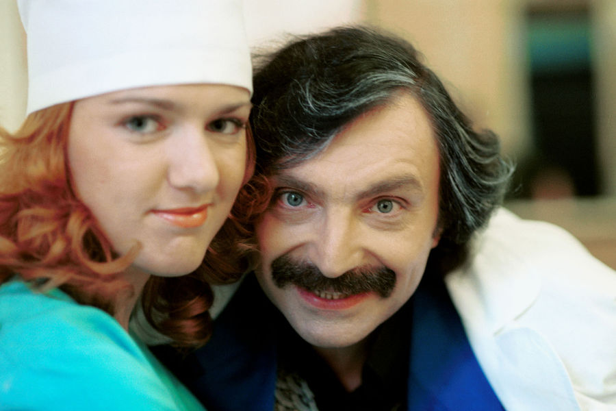 Актеры Амаяк Акопян и Анастасия Гуляева в&nbsp;кадре из&nbsp;телесериала &laquo;Медики&raquo;, 2001&nbsp;год