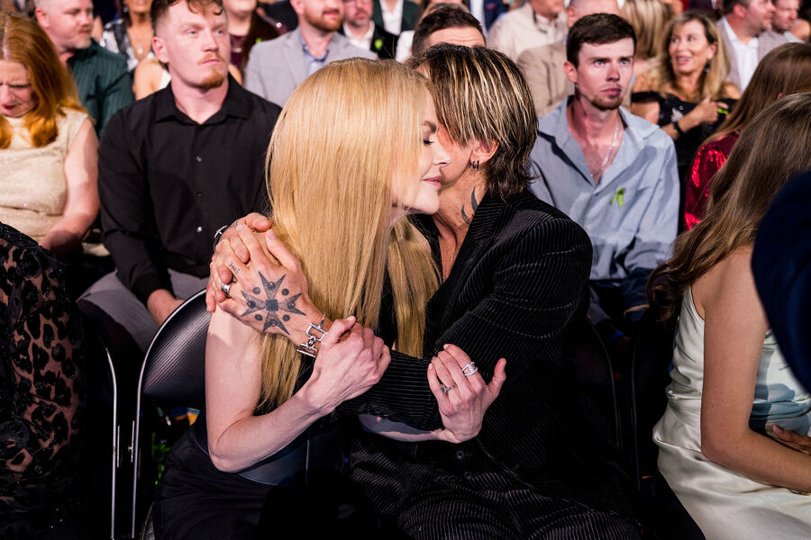 Николь Кидман и Кит Урбан во время 60-й церемонии вручения премии Академии музыки кантри во Фриско, 2025&nbsp;год