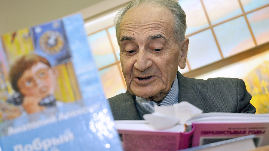Писатель Анатолий Алексин во время встречи с&nbsp;читателями в&nbsp;Москве, 2010&nbsp;год